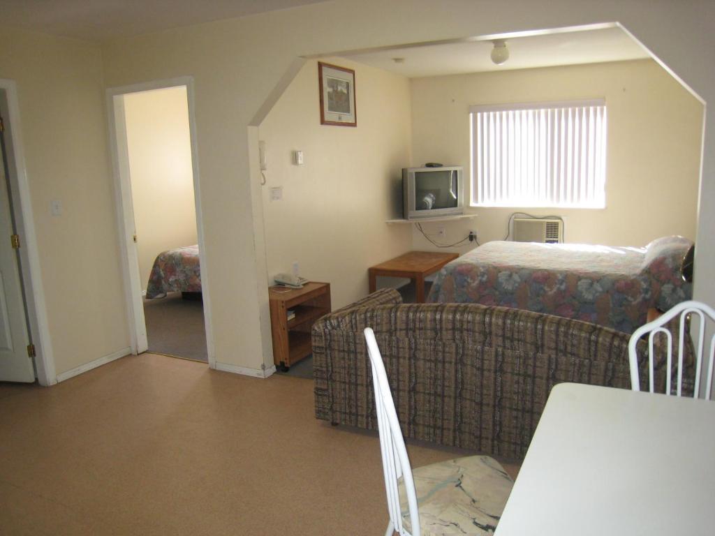 Fraser Bridge Inn And Rv Park 퀘스넬 외부 사진
