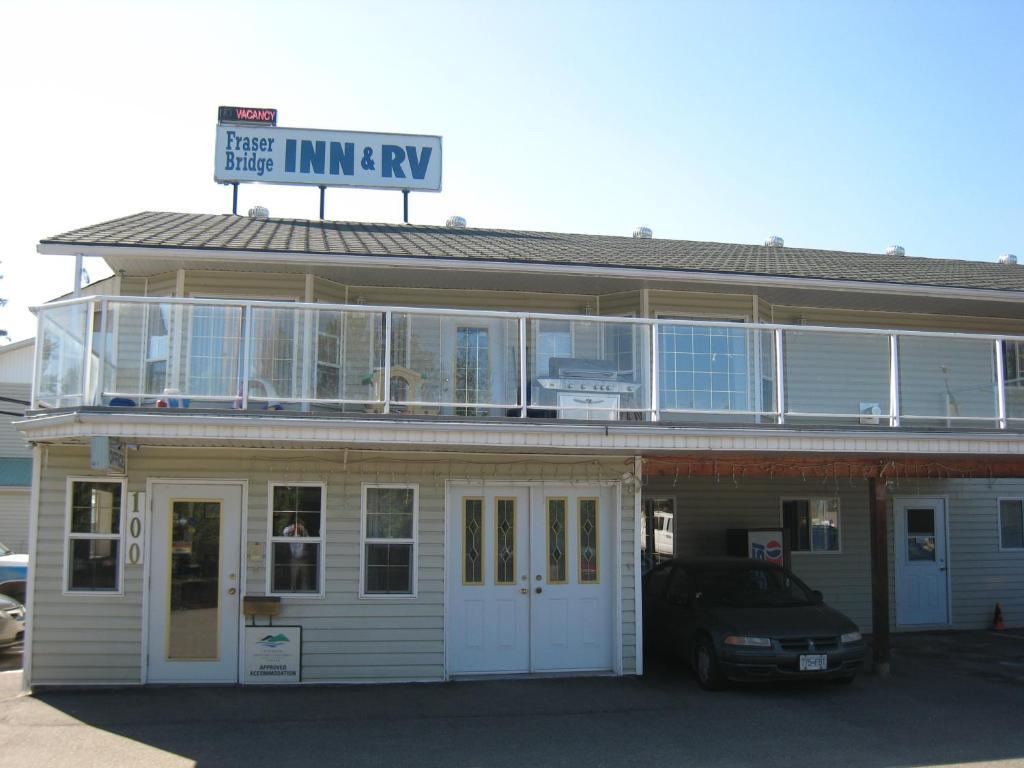 Fraser Bridge Inn And Rv Park 퀘스넬 외부 사진