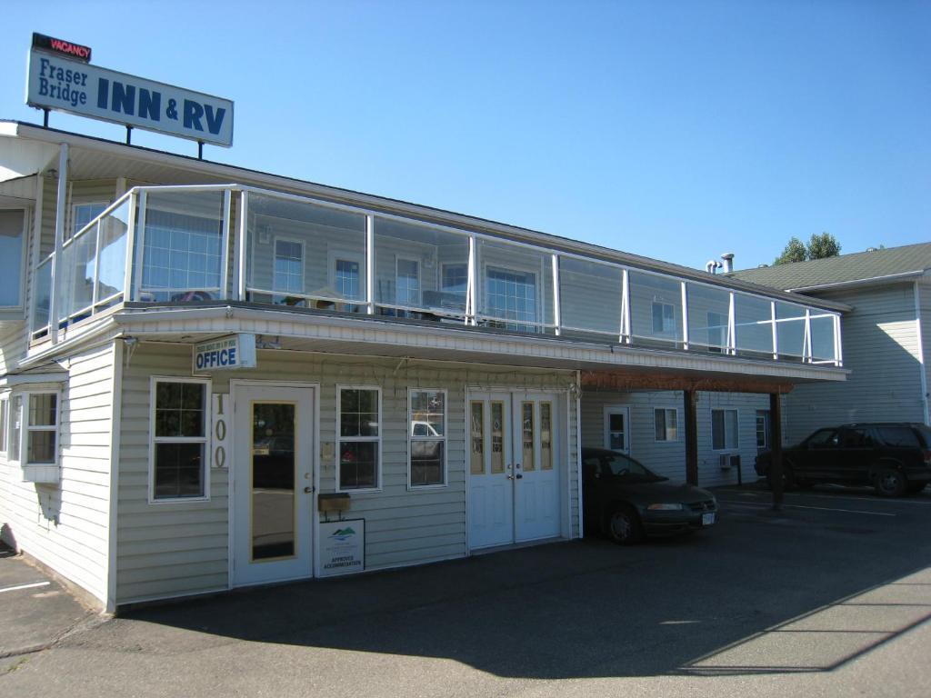 Fraser Bridge Inn And Rv Park 퀘스넬 외부 사진
