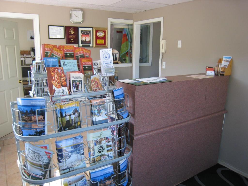 Fraser Bridge Inn And Rv Park 퀘스넬 외부 사진